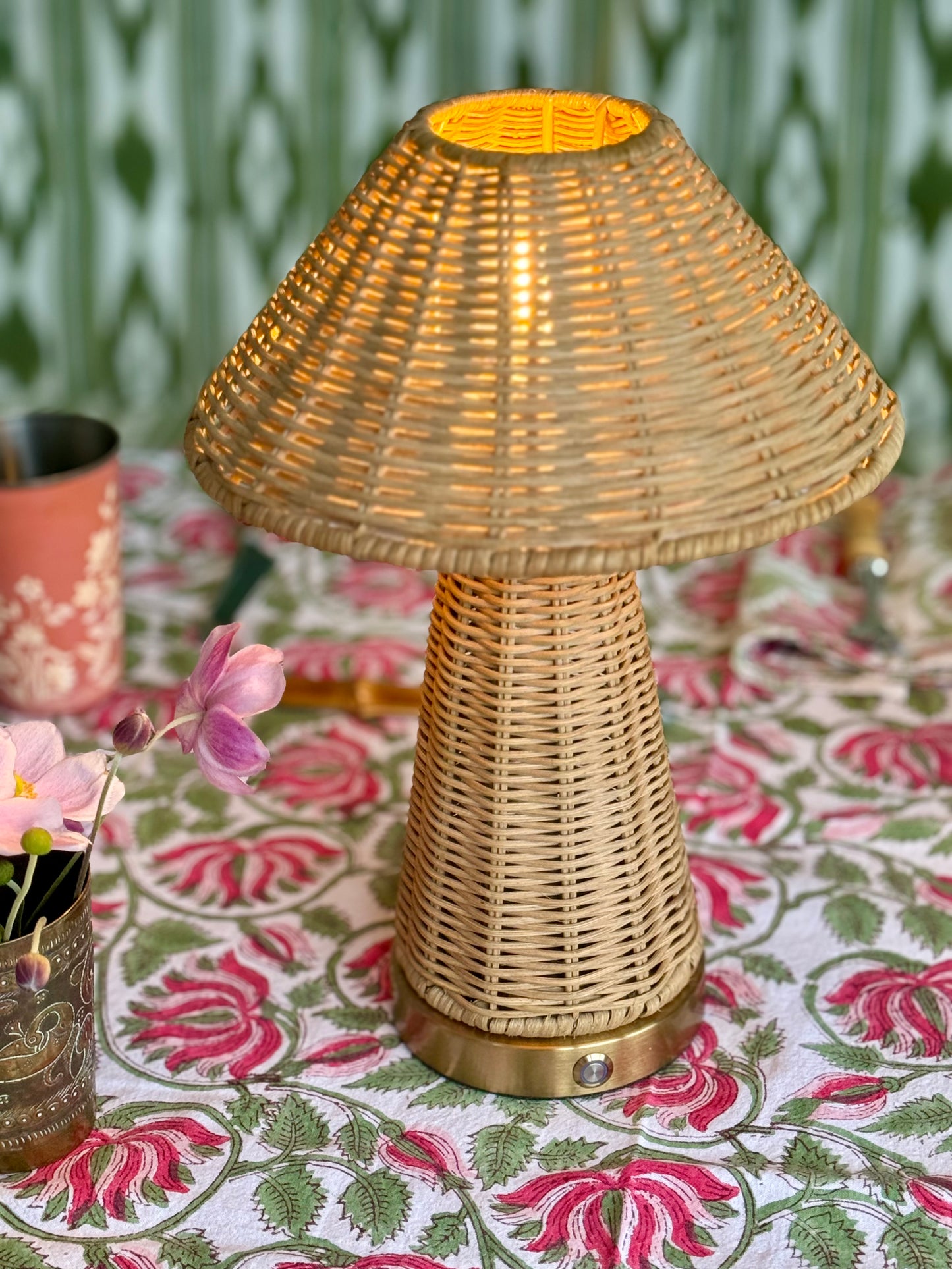 Palawan rattan rechargeable lamp