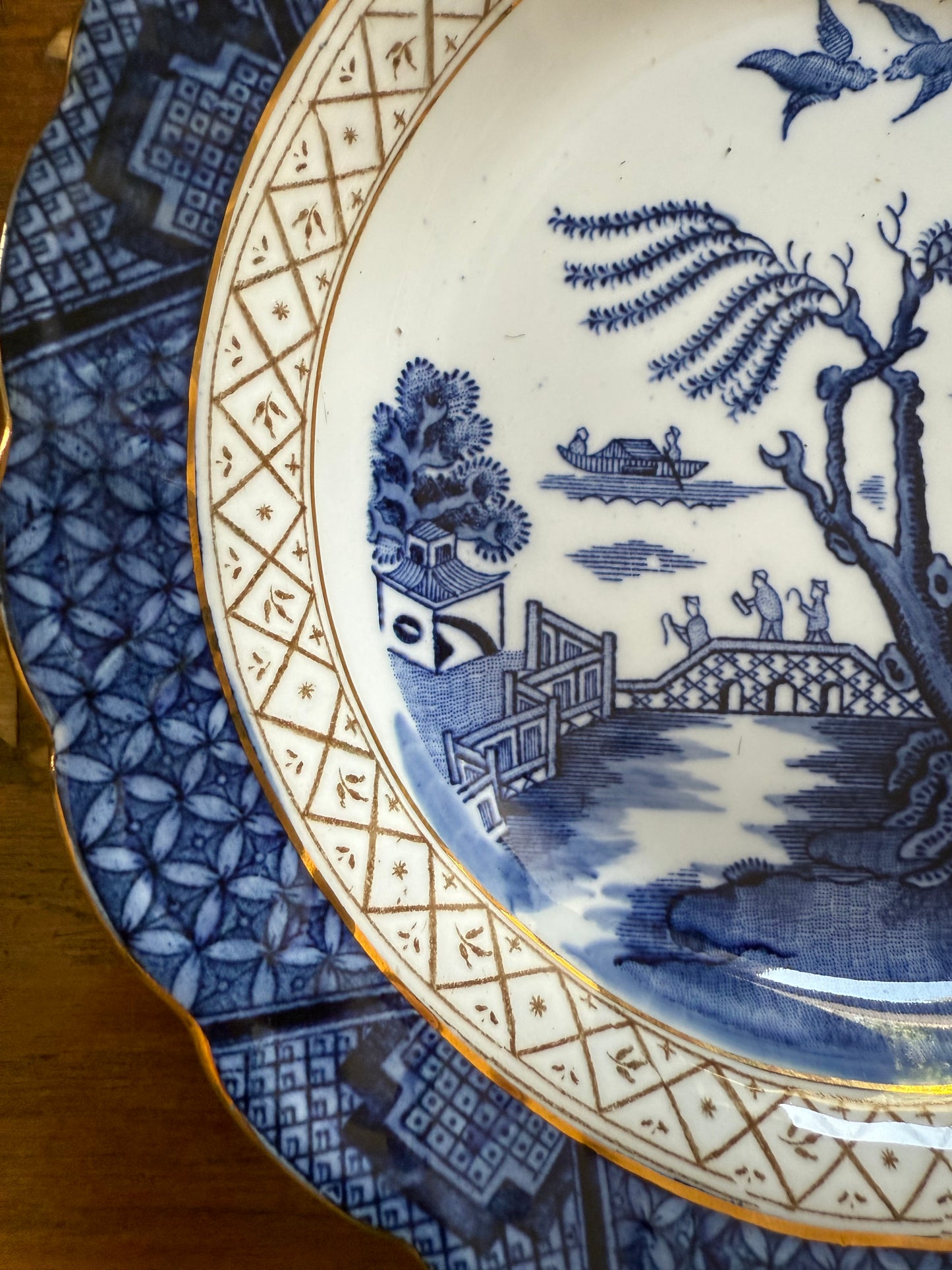 Vintage 'Blue Willow' Shallow Dinner Plates/Bowls: set of 5
