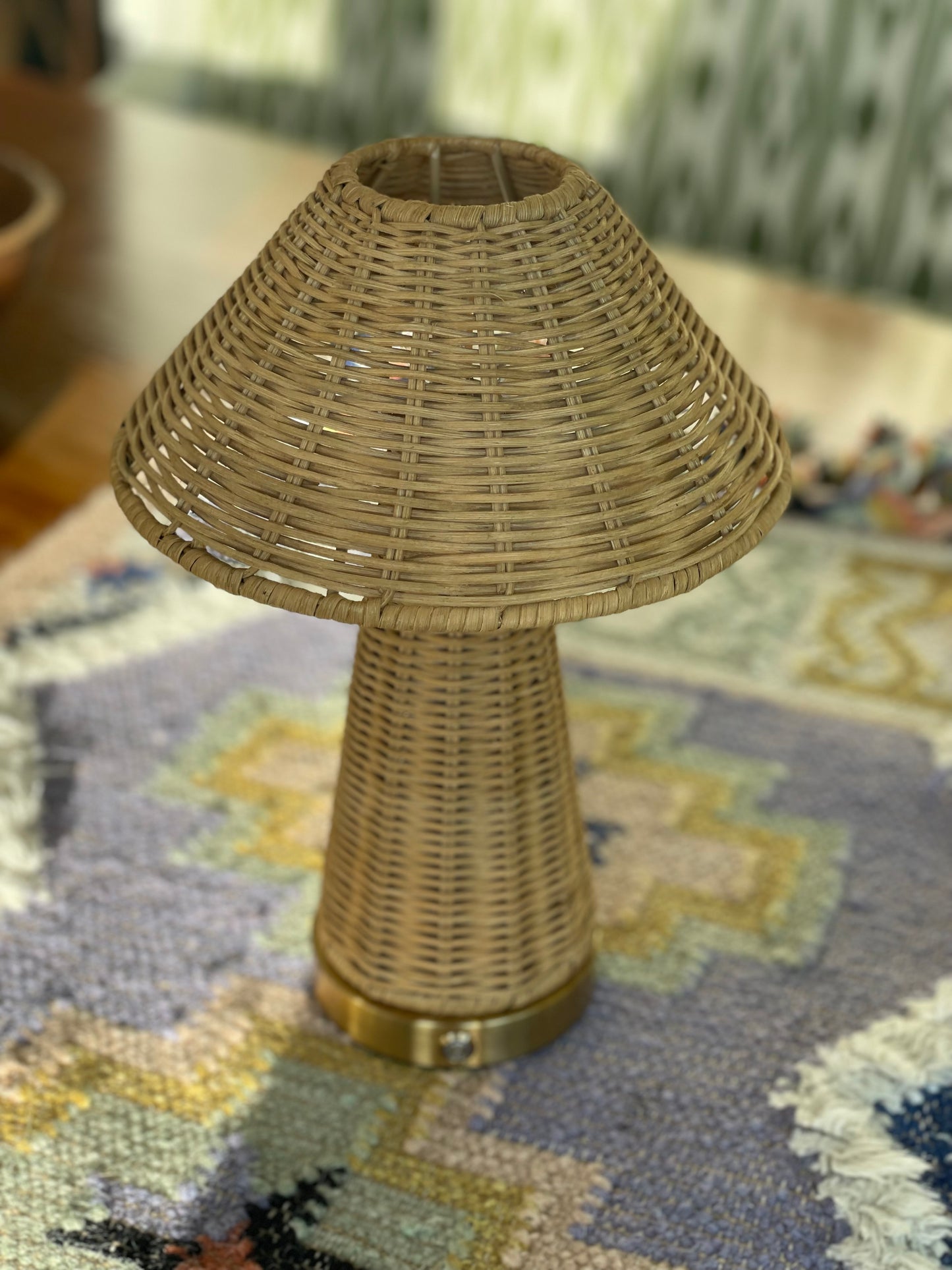 Palawan rattan rechargeable lamp