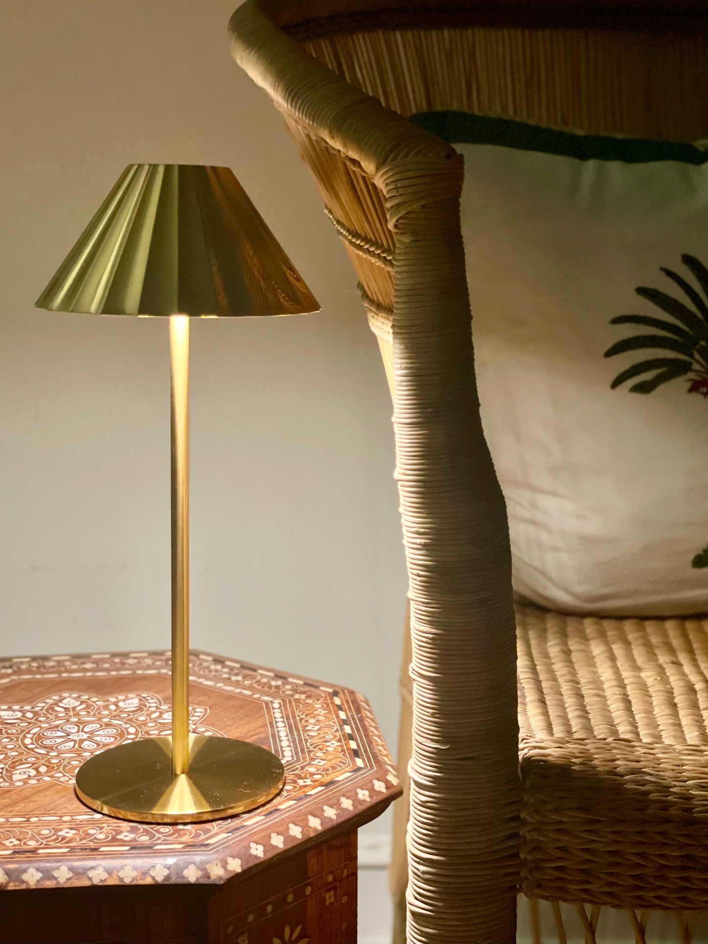 Scallop rechargeable lamp