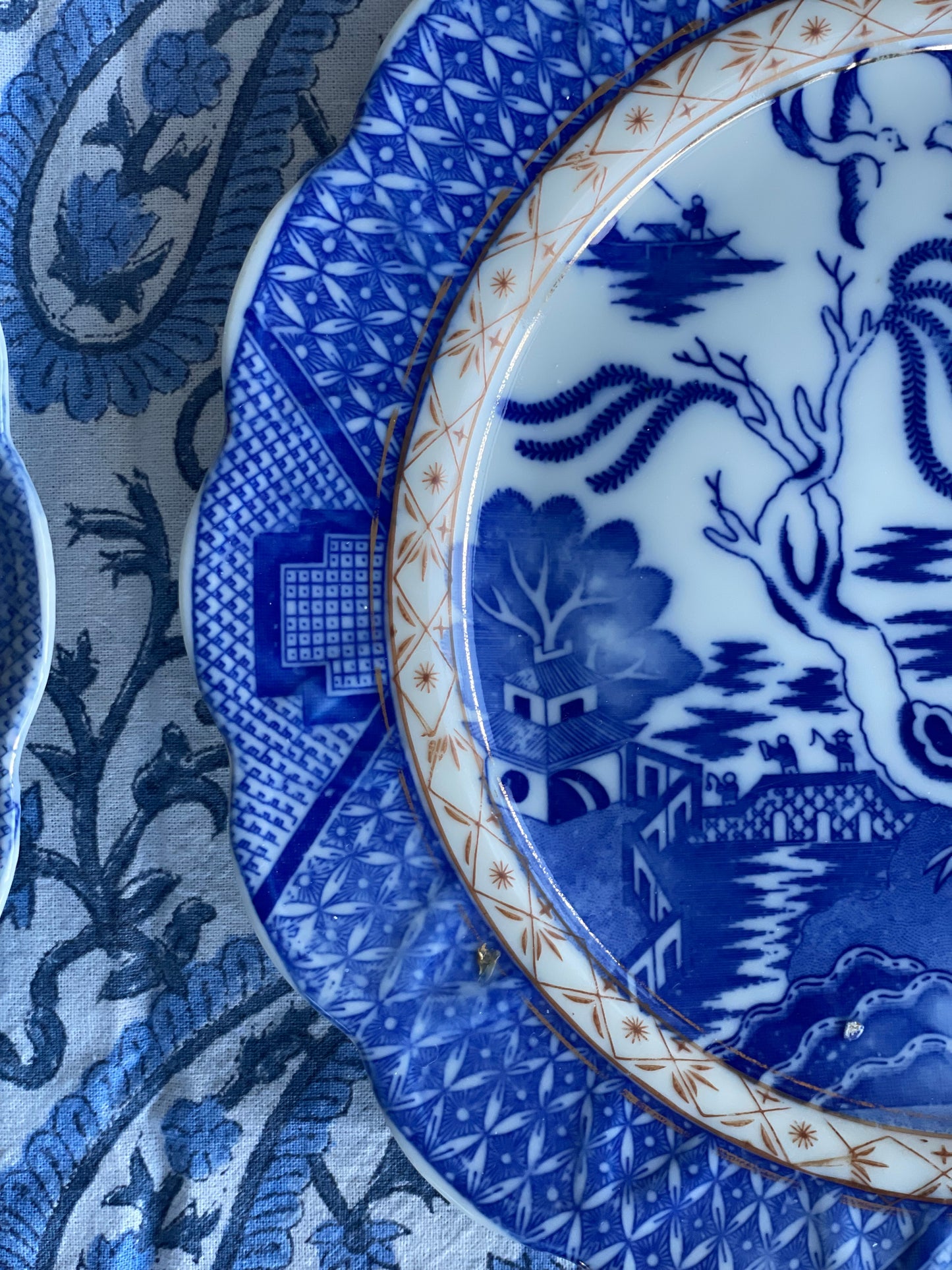 Vintage 'Blue Willow' Dinner Plates: set of 4