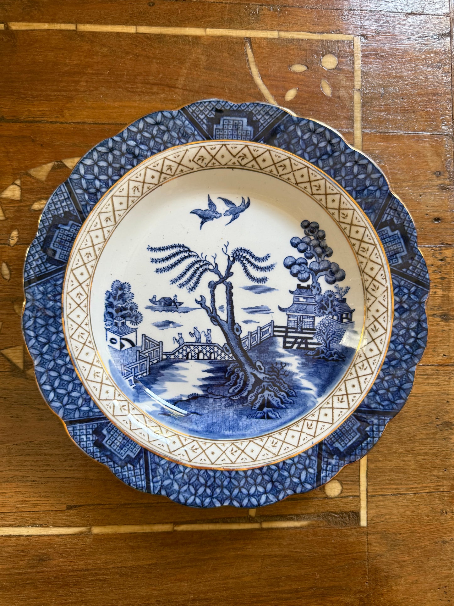 Vintage 'Blue Willow' Shallow Dinner Plates/Bowls: set of 5
