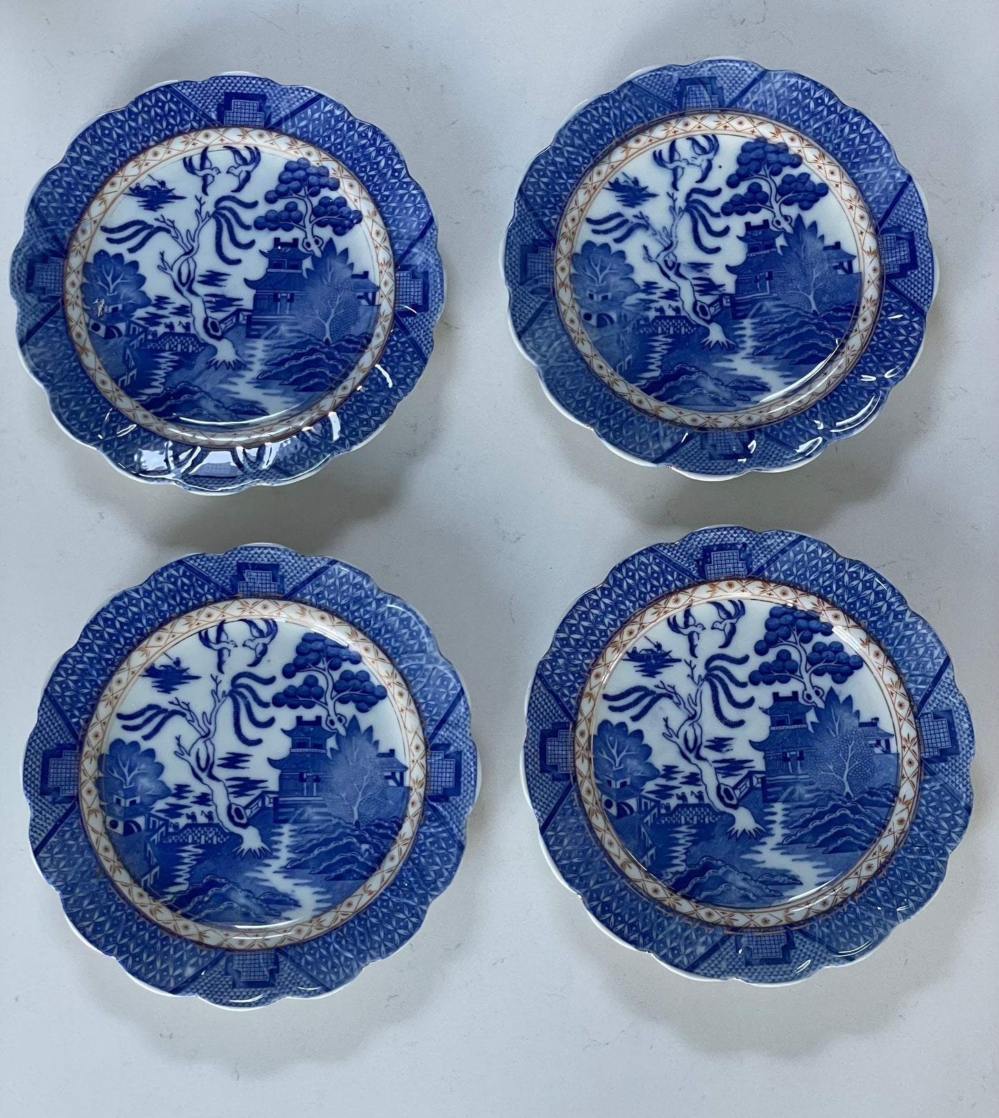 Vintage 'Blue Willow' Dinner Plates: set of 4