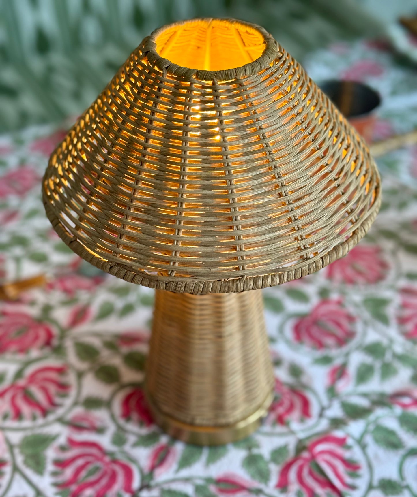 Palawan rattan rechargeable lamp