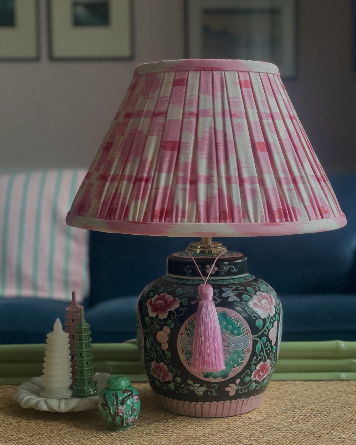 Famille Noire Ginger Jar Lamp