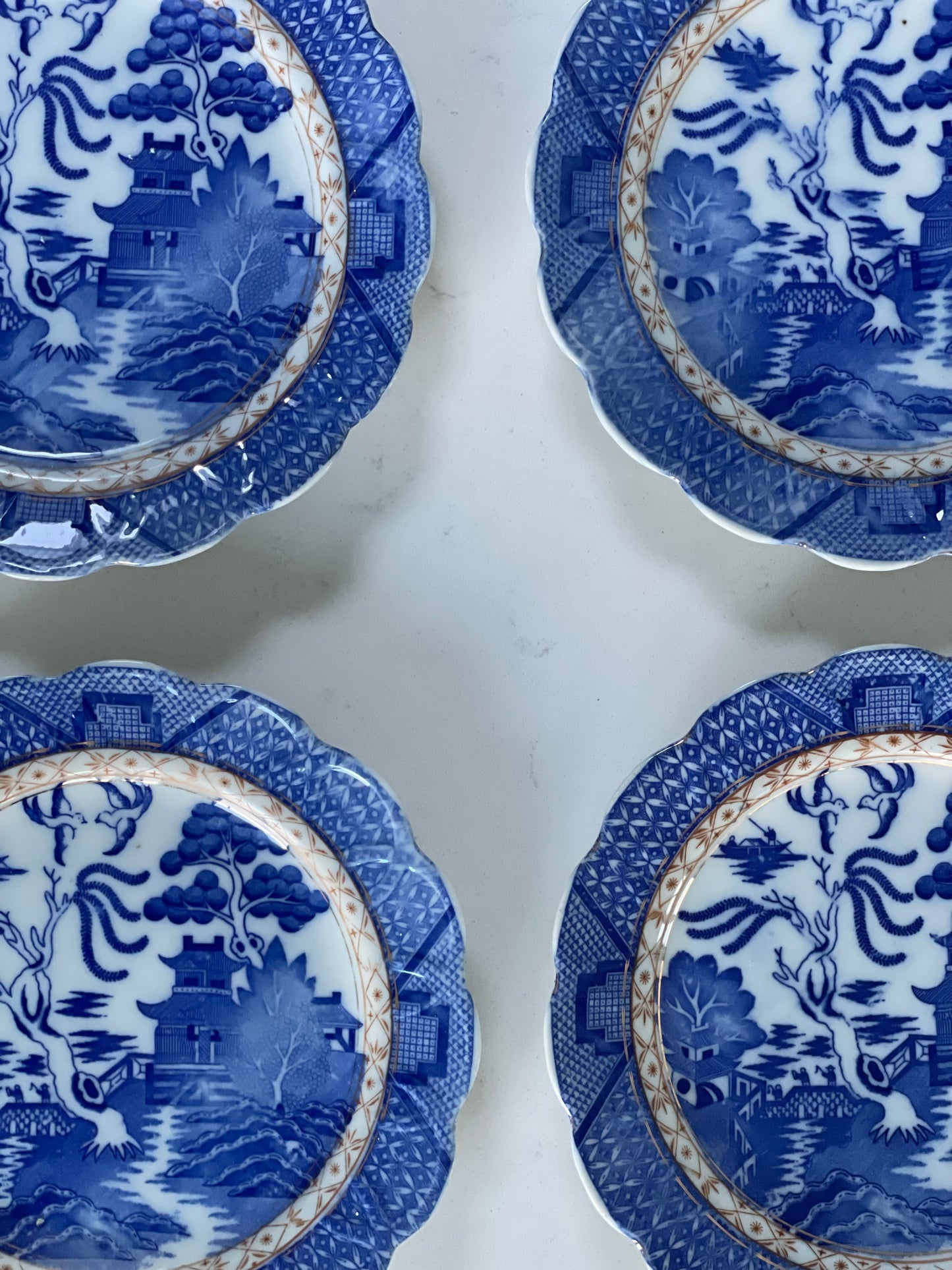 Vintage 'Blue Willow' Dinner Plates: set of 4