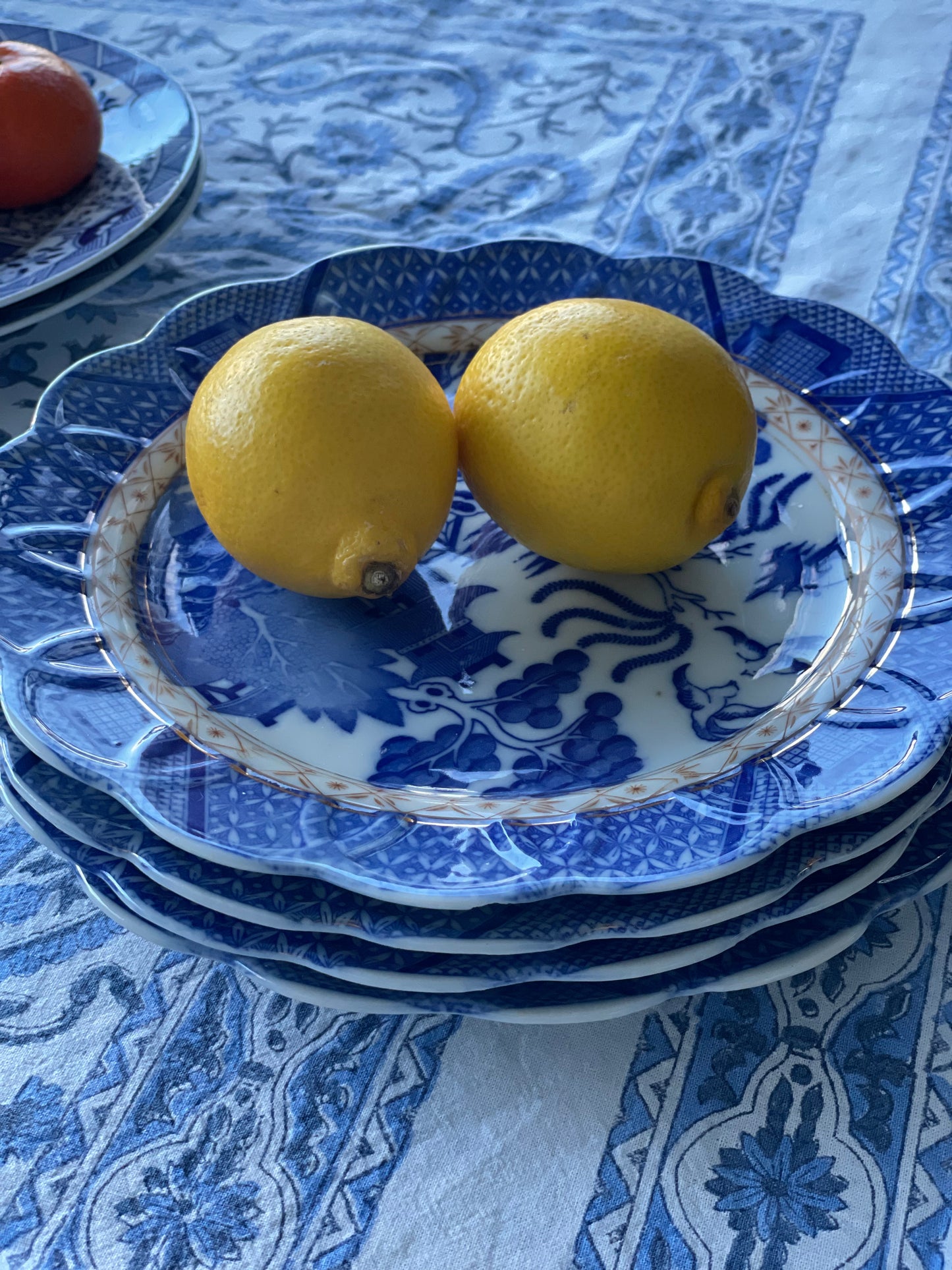 Vintage 'Blue Willow' Dinner Plates: set of 4