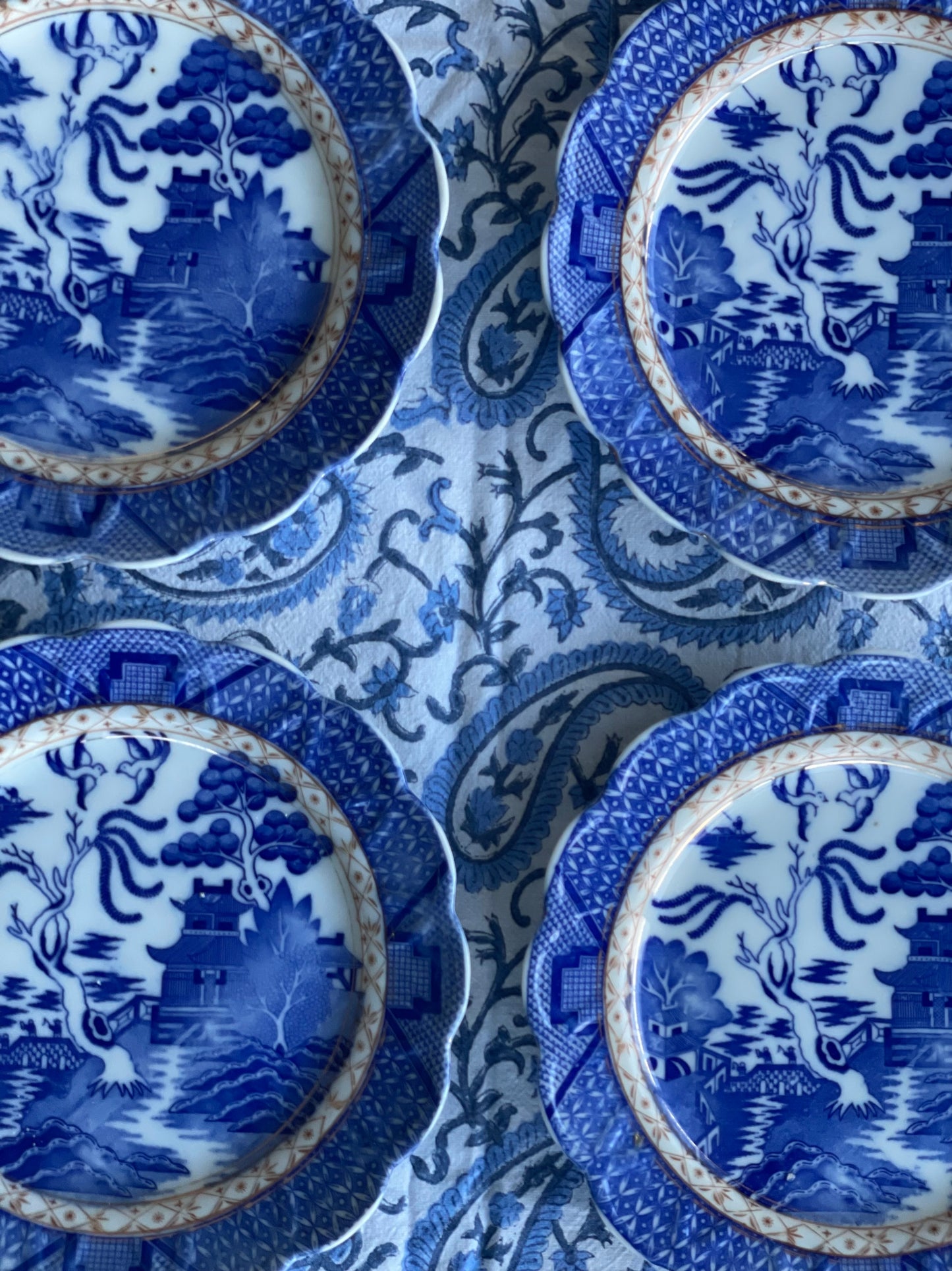 Vintage 'Blue Willow' Dinner Plates: set of 4
